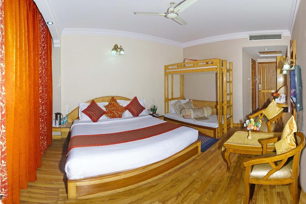 Hotel Landmark Шимла Экстерьер фото